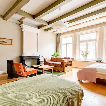 Apartment Stunning In The Center Of Old
